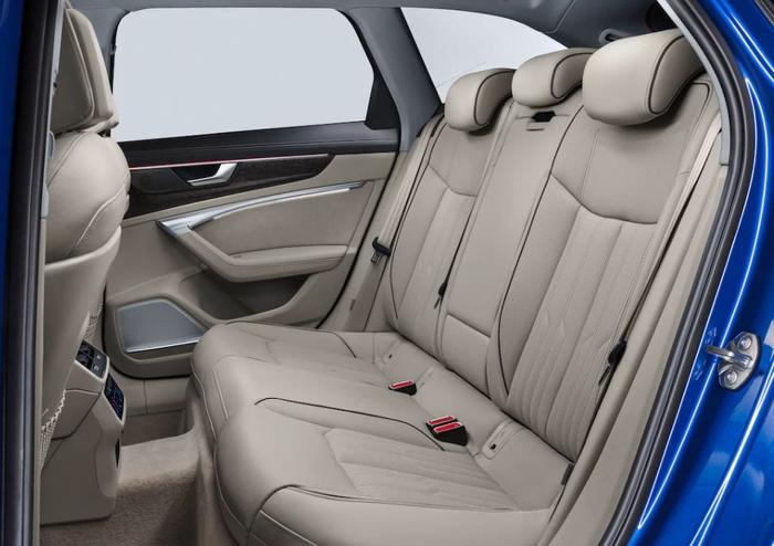 新一代奥迪A6 Avant旅行车，内饰科技感十足，上市后售价约50万