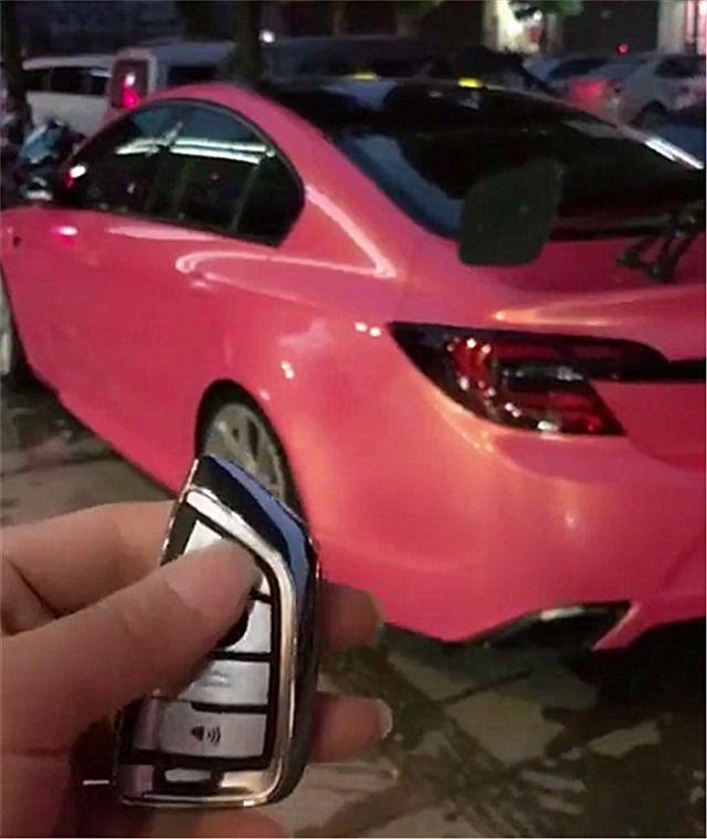 国内首辆粉色君威GS现身，内饰被爆改，车钥匙还是“刀锋”钥匙