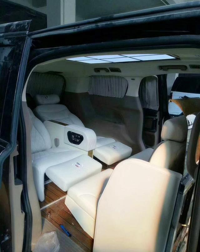 别克GL8提车25S豪华型，舒适的白胖改装隐藏座椅