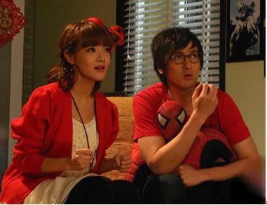 《爱情公寓》主演现状：娄艺潇事业红火，而他和小12岁美女相恋？