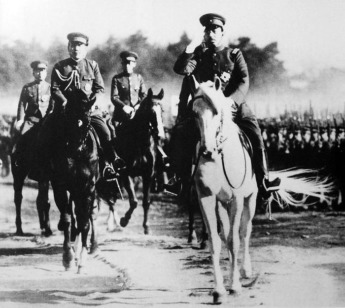 73年的8月15日日本天皇颁布终战诏书宣布战败投降，抗战取胜