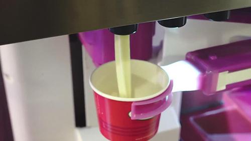米克尔森“突破界限”投资自动酸奶机器人