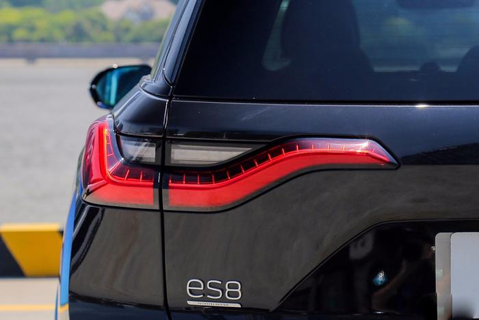 中国版的特斯拉，售价高达54万，蔚来汽车ES8真的有“未来”吗