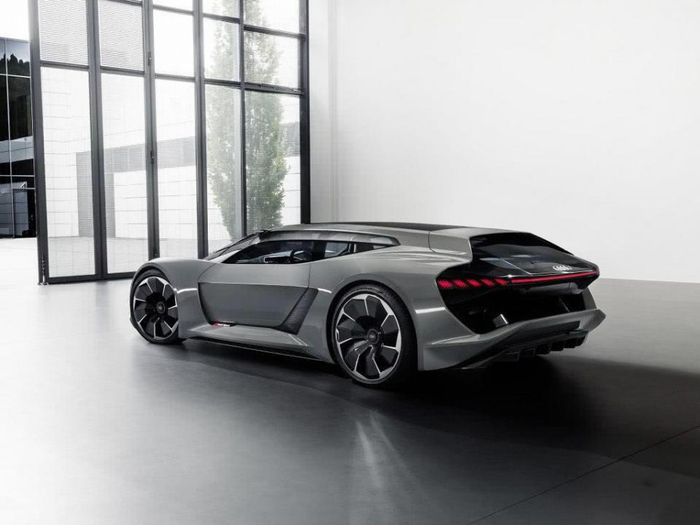 最凶悍的奥迪跑车，仅2秒破百，纯电驱动续航可达500公里！