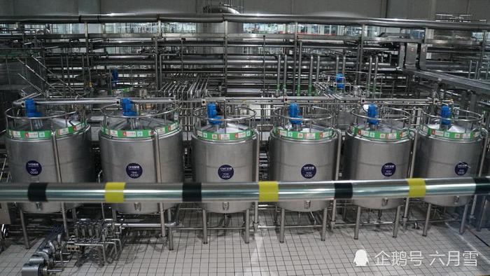 汉网组织市民参观蒙牛武汉工厂 见证一杯高品质奶诞生的全过程