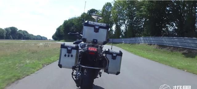 摩托还能无人驾驶？宝马释出原型视频，不用人教自己就会跑！