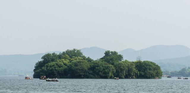 中国杭州游：国内一山，两堤，三岛，你知道是哪里吗？