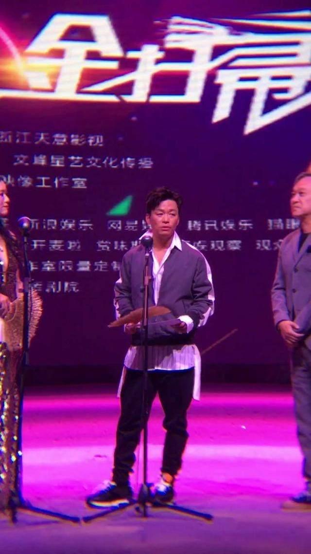 王宝强获金扫帚奖，获奖感言打脸很多曾经的获奖者