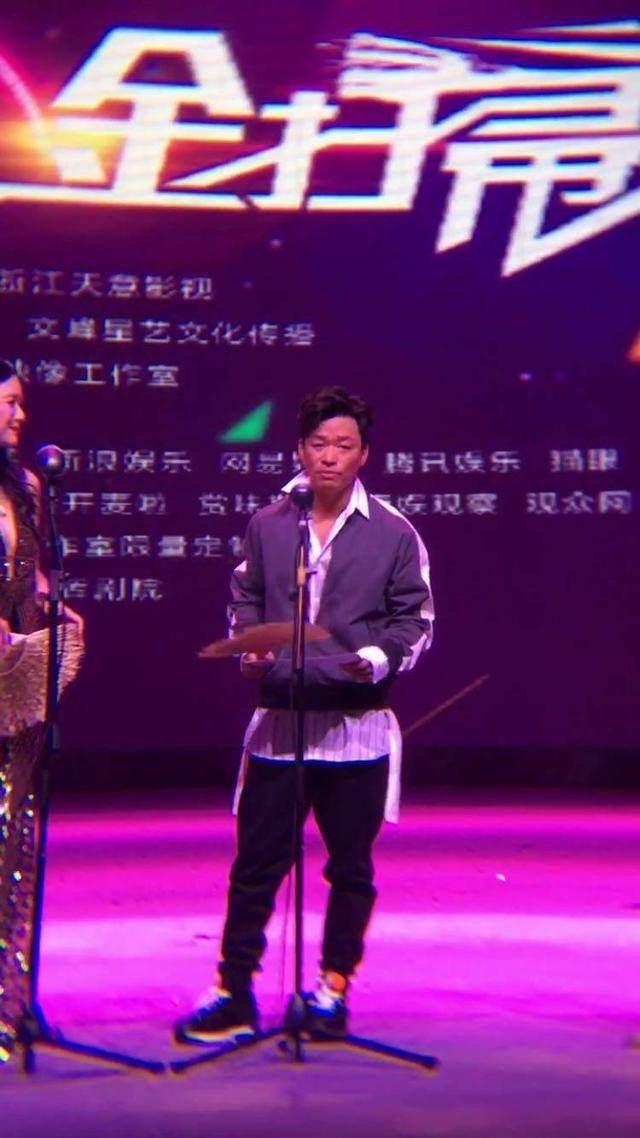 王宝强获金扫帚奖，获奖感言打脸很多曾经的获奖者
