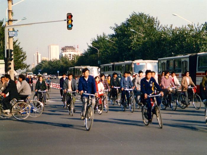 老照片：八十年代末的北京，东城西城胡同街拍