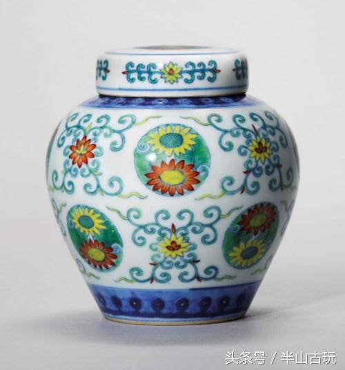 瓷器收藏中以花言意：中国瓷器装饰意涵专家指南