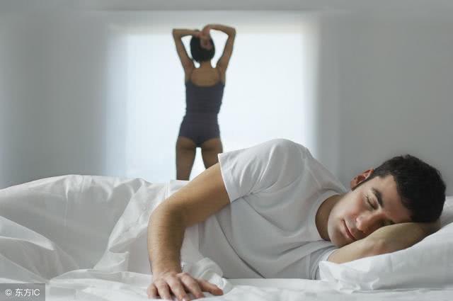 男性晚上睡觉总是出汗是什么原因？