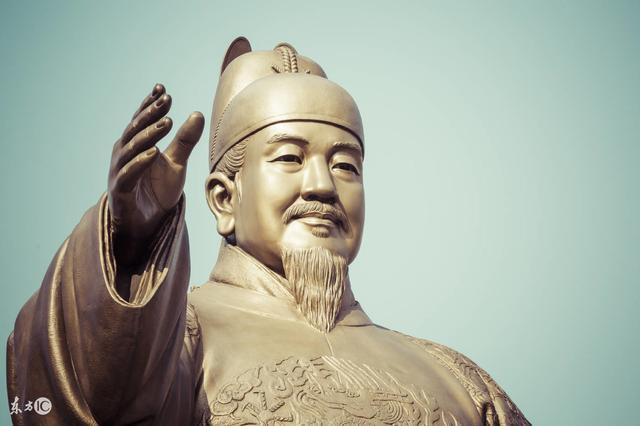 中国皇帝总共多少位？