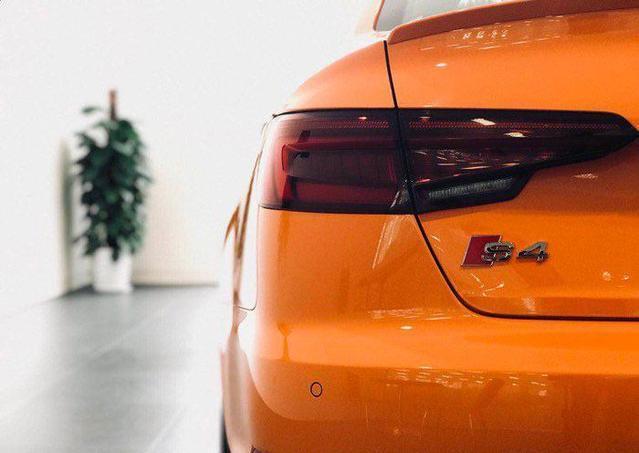 奥迪S4“日光橙”全国首提，橙色车身帅到没朋友，声浪太销魂！