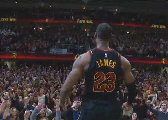 詹姆斯末节爆发连得12分锁定胜局