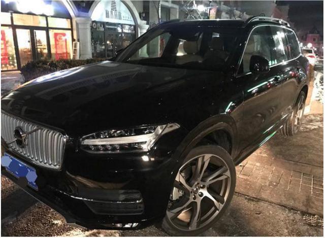 深圳车友花70万买沃尔沃XC90：更换22寸公路胎，停在路上超霸气