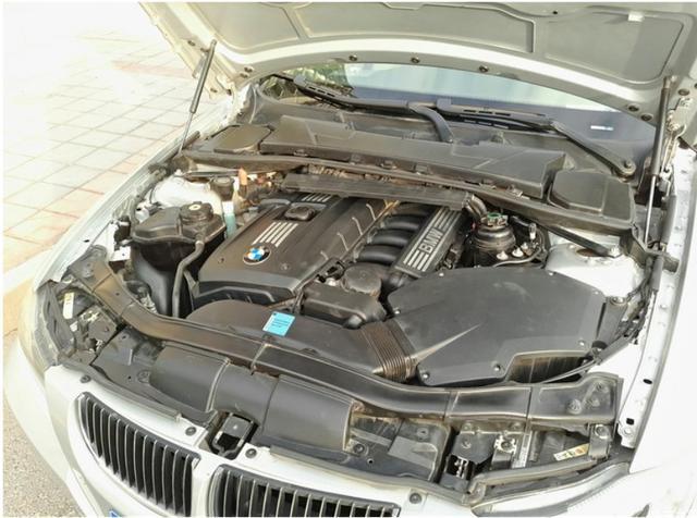 E90 325i，宝马最经典L6发动机，如今12万就能入手，值吗？