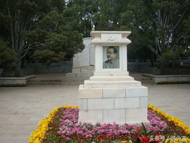 实拍八宝山占地面积最大的一座墓，墓碑为毛主席亲自题写