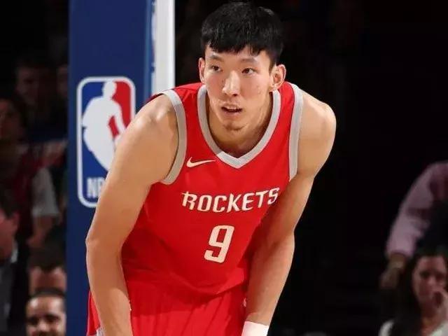 鲍尔练成钢筋身材，这点真没啥可黑的，周琦想立足NBA要学着点