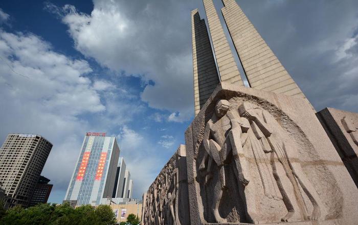 全国最大的抗震纪念碑, 一年接待500万游客