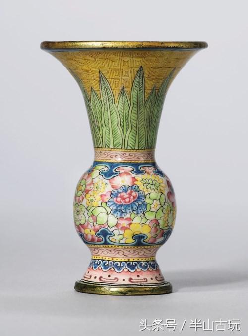 瓷器收藏中以花言意：中国瓷器装饰意涵专家指南