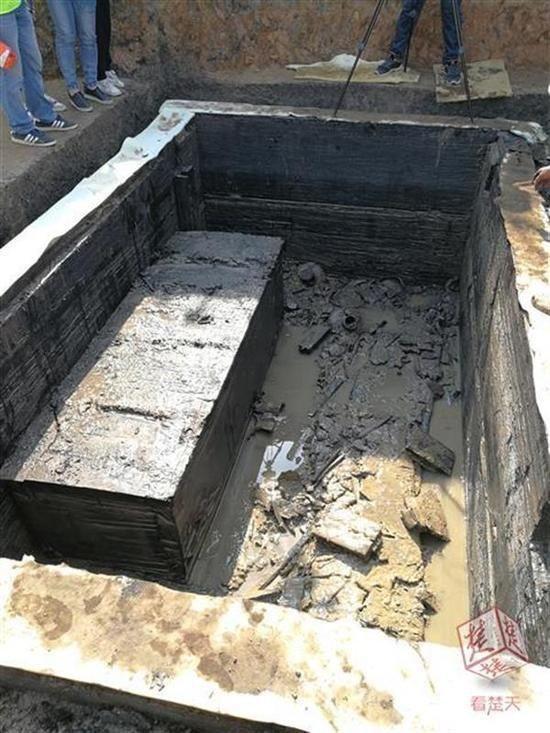 荆州现西汉古墓 考古发掘现场目睹千年秘密
