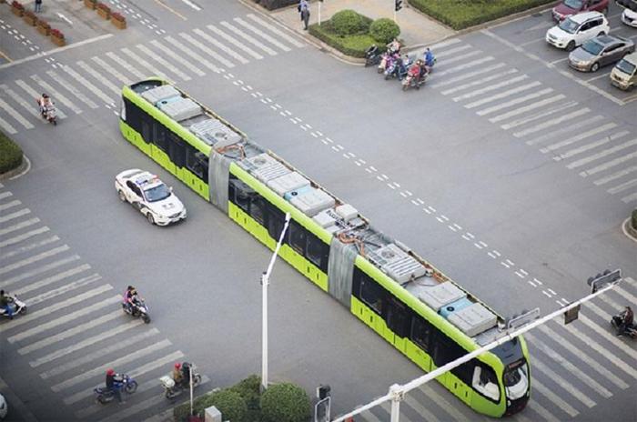 全球首列智轨列车, 已经在湖南株洲开跑, 载客量是公交的五倍!