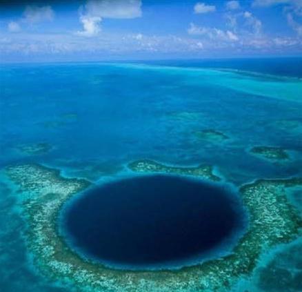 世界十大地质奇迹之一, 洪都拉斯蓝洞, 几乎完美的圆形
