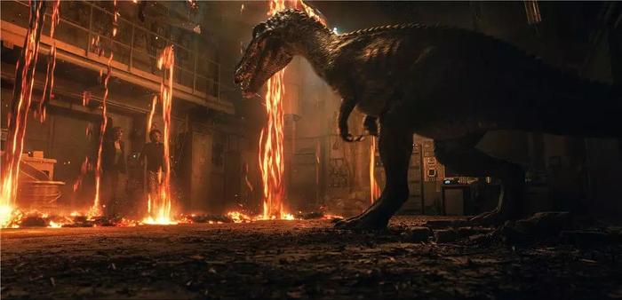 拍恐龙就拍恐龙，《侏罗纪世界2》怎么还把人给看哭了？