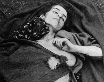 老照片: 纳粹最大集中营, 女人尸体成堆!