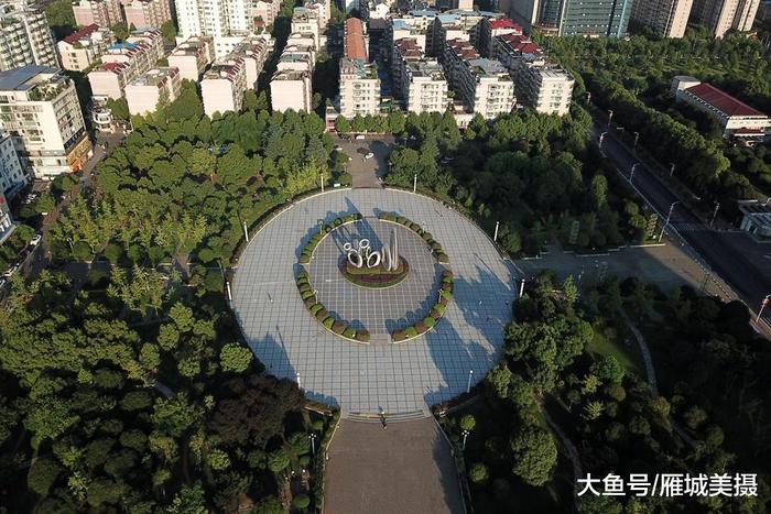 航拍衡阳市高新区太阳广场: 太阳雕塑名闻遐迩, 园林绿化赛似仙境