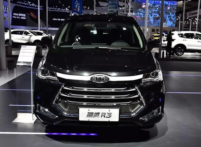 江淮推入门级MPV，看内饰像10万，一问价格才5万？