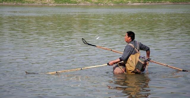 农村很多人电打鱼，我们怎么用什么方法制止？
