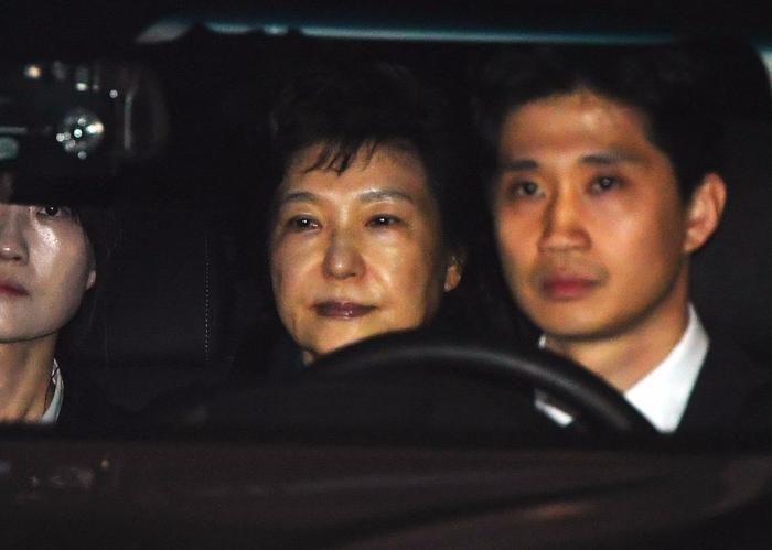 朴槿惠的亲妹妹朴槿令涉嫌诈骗，庭审现场竟是笑容满面