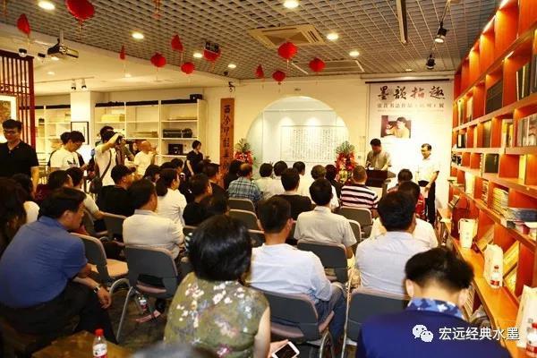 张良书法名动杭城：西泠印社美术馆书法大展获得圆满成功