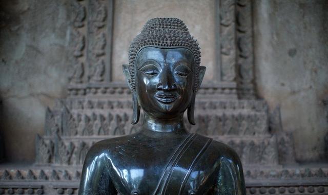 万象“玉佛寺”没有玉佛让老挝人纠结, 哪个民族没有痛?