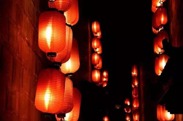 中国传统文化：灯笼文化。