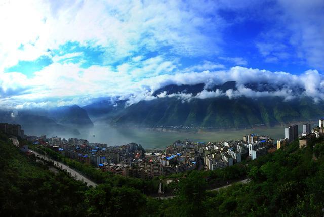 重庆市的巫山县、巫溪县哪个县最美？