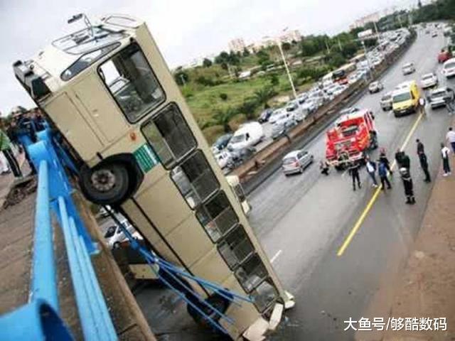 让人难以理解的车祸现场, 惊心动魄