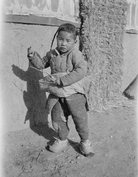 珍贵老照片里一百年前中国的孩子, 看了之后才知道真正的历史差距