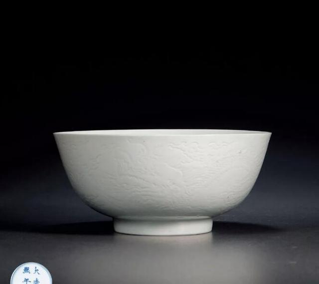 清時代 康熙年製 青釉 暗刻龍紋太白尊 唐物 中国美術 高さ7.5cm 直径