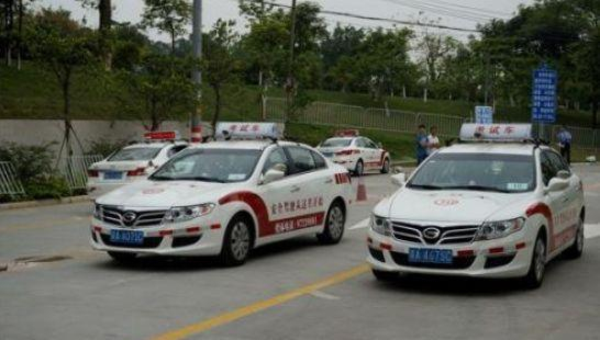 公安部规定,科目三必须在有车流道路上进行,但我这却是封闭考场