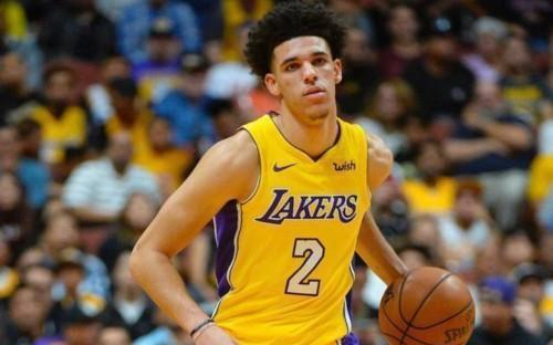 利拉德关键三分锁定胜局 雄鹿主场力克强敌巩固东部排名