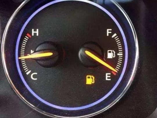 汽车油箱剩多少油再加最合适？光看油表灯不行，要学会这样判断