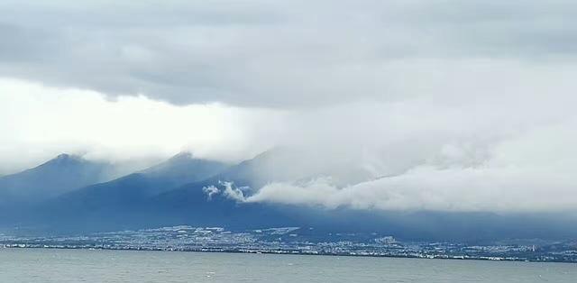 云贵川最宜居的城市, 不是成都, 也不是丽江, 为风花雪月之地!