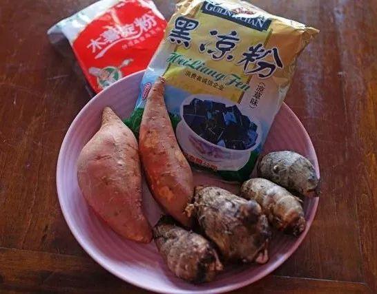 仙人粄是什么？一种神奇的小草，一点点就能变成一大锅解暑果冻