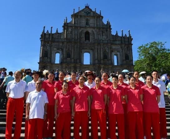 中国女排一个习惯保持多年！郎平抵达澳门表示：塞尔维亚真是强大