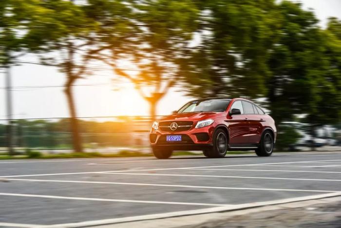 桀骜不驯的传承 试驾梅赛德斯—AMG GLE 43 Coupe