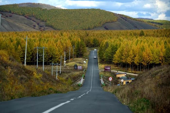 蘑阿公路，内蒙这一条县级公路，车少景美，串起两大低调旅行地！