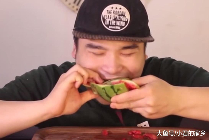 韩国豪放派吃播Donkey吃苹果西瓜, 一点都不浪费, 连皮都不留